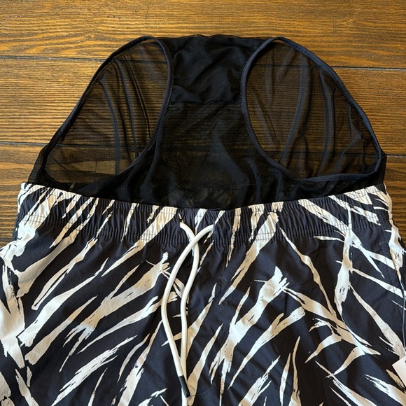 GAP 6” Swim Short - Size M - Picture 4 of 5